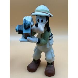 Vintage Goofy safari Photographer Walt Disney Figurine